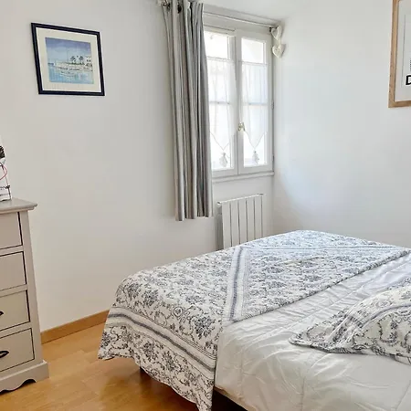 Holiday home Maison Telline